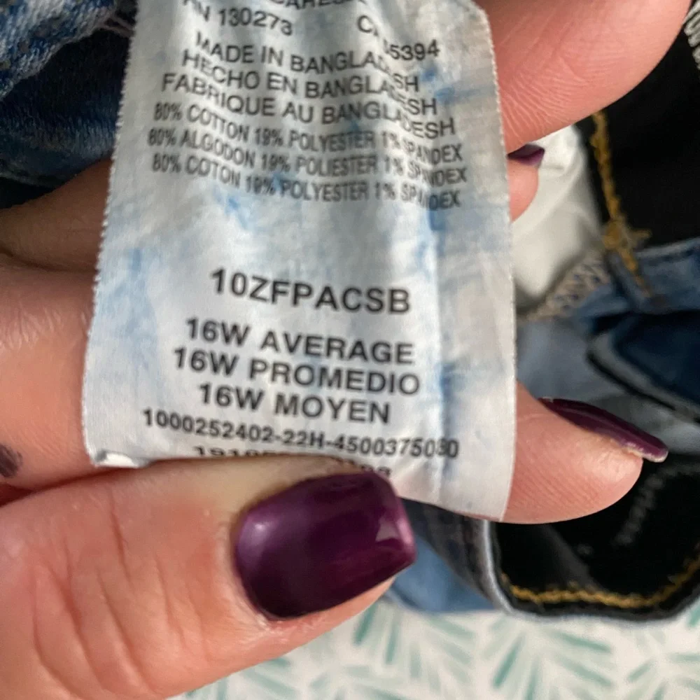 Lee Women's Denim Capris with Cuffed Hem - Picture 5 of 6